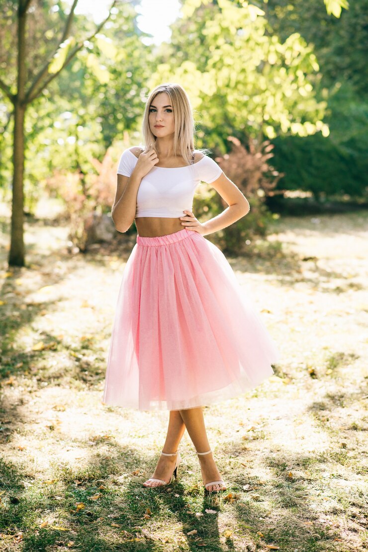 Elegant Tulle Skirt with a Fitted Top 1