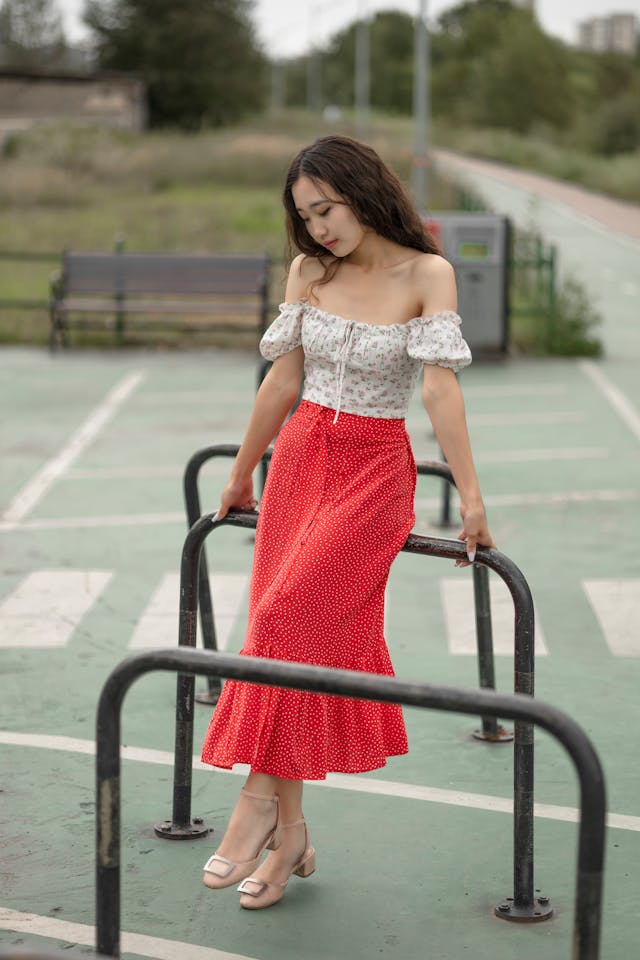 Elegant Tulle Skirt with a Fitted Top 4