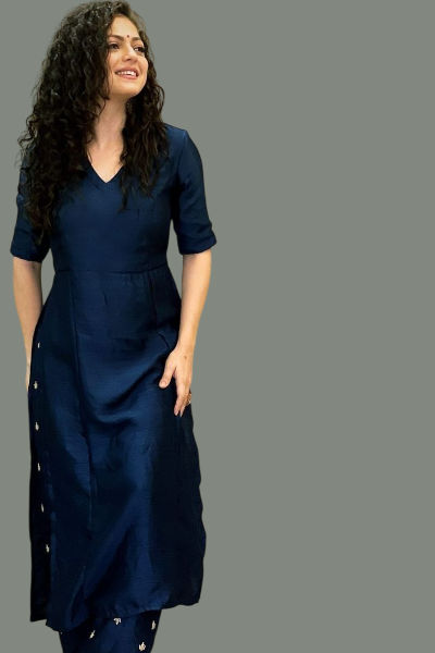 2-a-line kurtis design for apple body shape