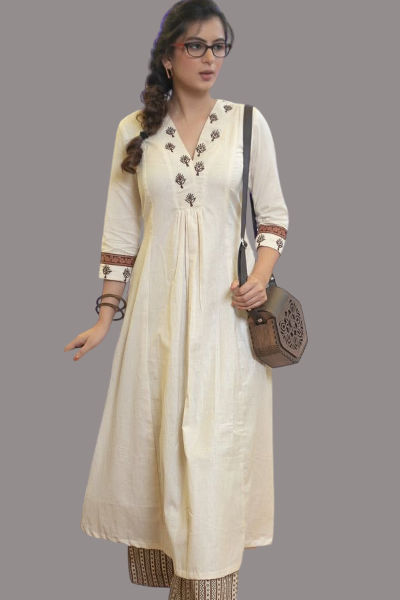 a-line kurtis design for apple body shape